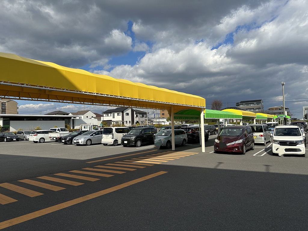三重県津市　スーパーマーケット駐車場テント