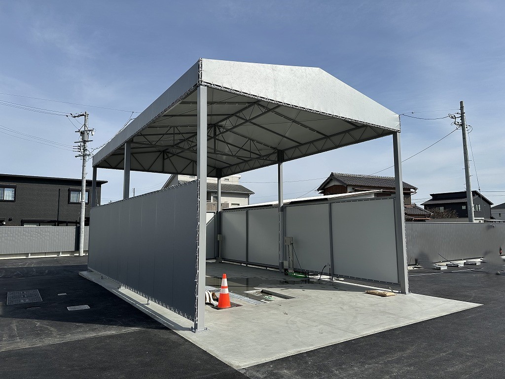 三重県松阪市　自動車販売店敷地内洗車場テント