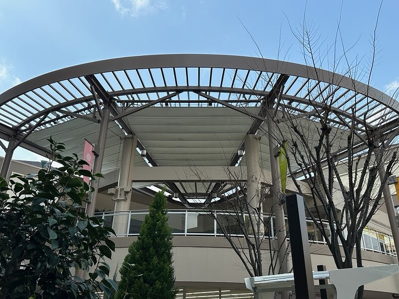 大阪府吹田市　商業施設ファサードテント