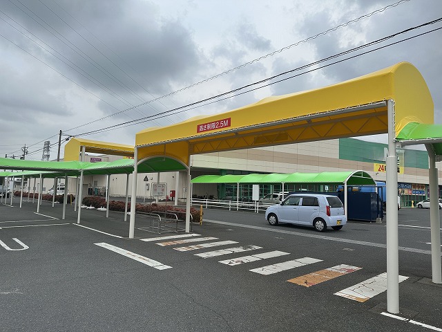 三重県三重郡菰野町　スーパーマーケット通路テント
